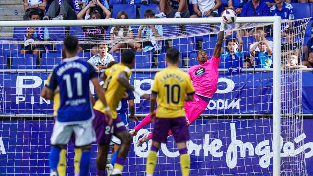 John Victor en el partido en el Carlos Tartiere contra el Real Oviedo