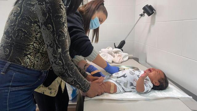 Por qué la vacuna de la bronquiolitis es un éxito y la de la gripe apenas llega a la mitad de los niños