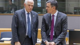 Josep Borrell y el presidente Pedro Sánchez, el pasado 14 de diciembre en Bruselas.