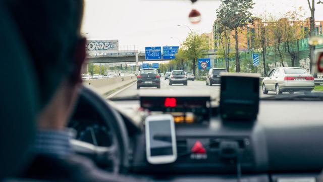 Viaje en el interior de un taxi.