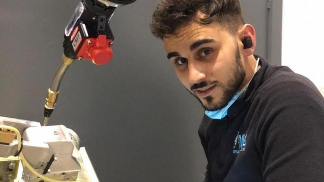 El joven Diego Gómez, jefe de proyectos en una empresa de robótica