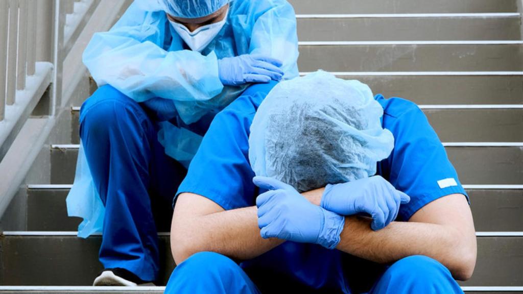 Imagen de archivo de dos sanitarios.