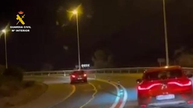Momento en el que el vehículo invade el carril contrario.