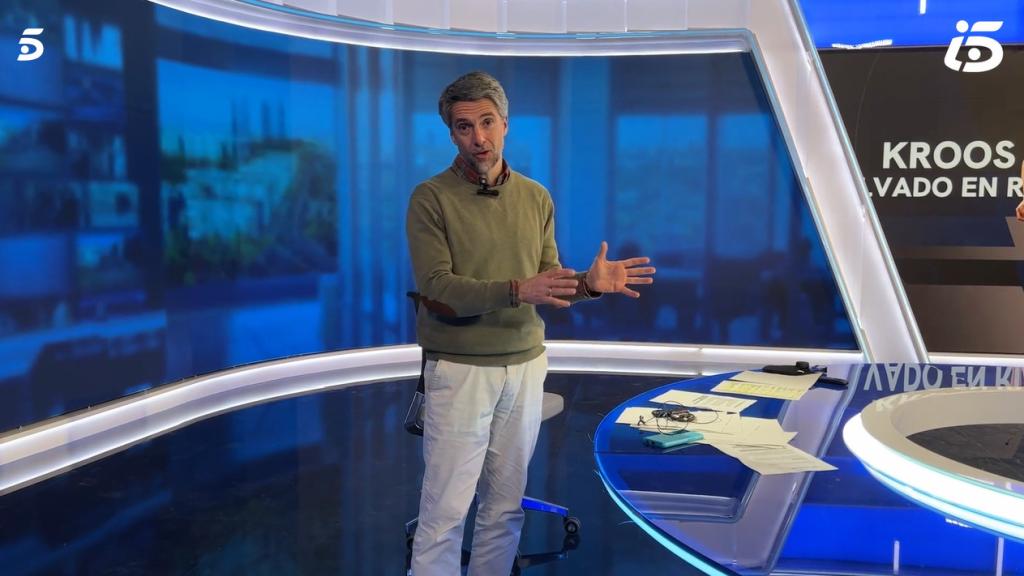 Carlos Franganillo en el nuevo plató de Informativos Telecinco.