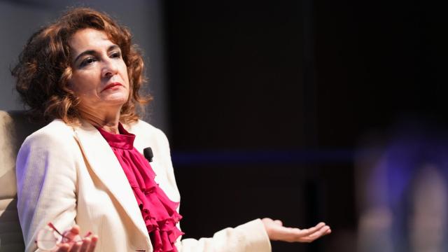 La vicepresidenta primera del Gobierno, María Jesús Montero, en un encuentro informativo en Sevilla.