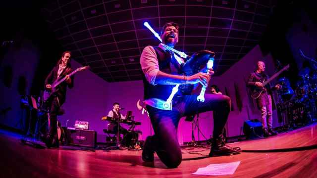 La banda Mitic durante un concierto.