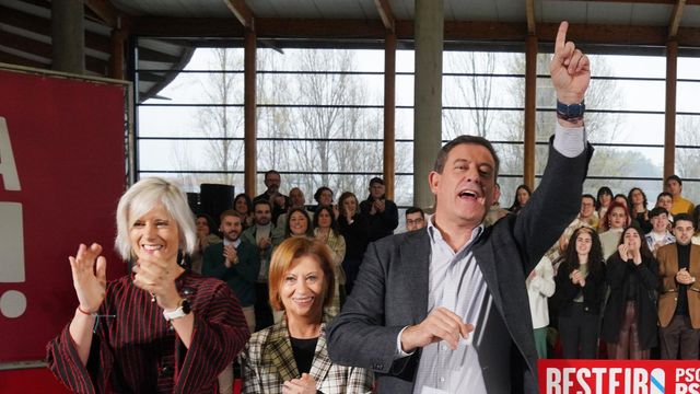 Besteiro junto a Espinosa e Iglesias.