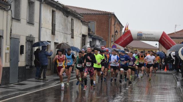 El I Cross Popular Campus Pini celebrado este domingo en Cantalpino.