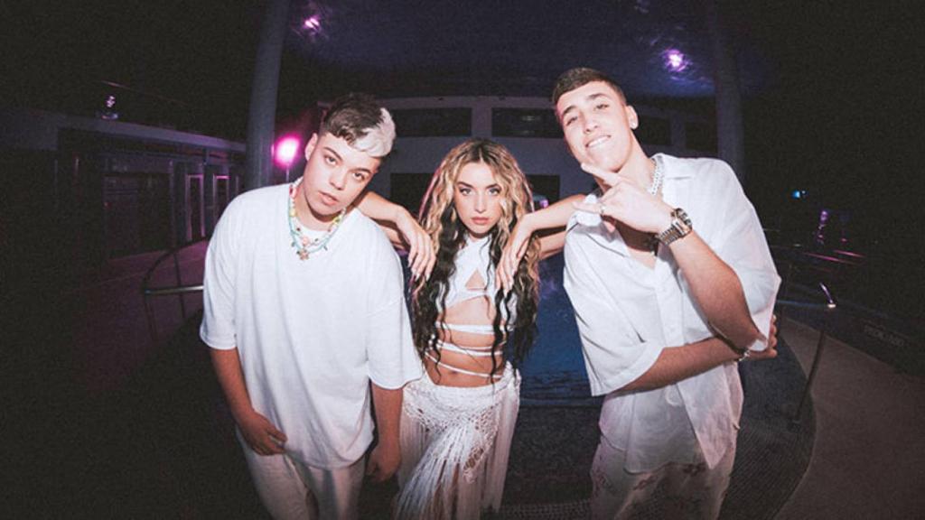 Saiko junto a Lola Índigo.