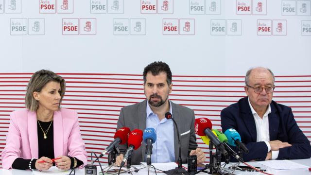 El secretario general del PSOE de Castilla y León analiza cuestiones de actualidad política de Ávila