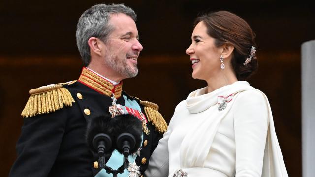 Los reyes Federico X y Mary de Dinamarca en la proclamación.