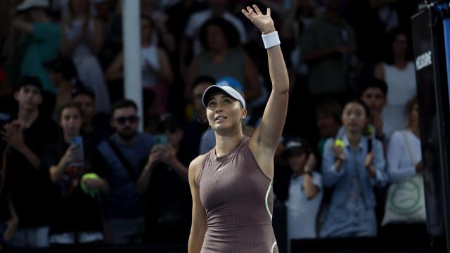 Badosa celebra su victoria frente a Towsend en la primera ronda del Open de Australia.