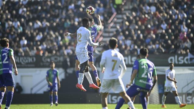 Un momento del Ceuta vs. Málaga CF de Primera RFEF