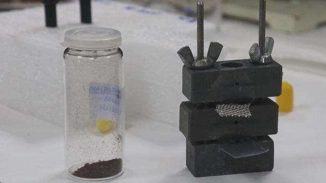 Prototipo de la batería que usa hemoglobina.