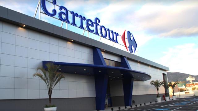Fachada Carrefour.