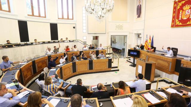 Un pleno ordinario de la Diputación de Alicante.