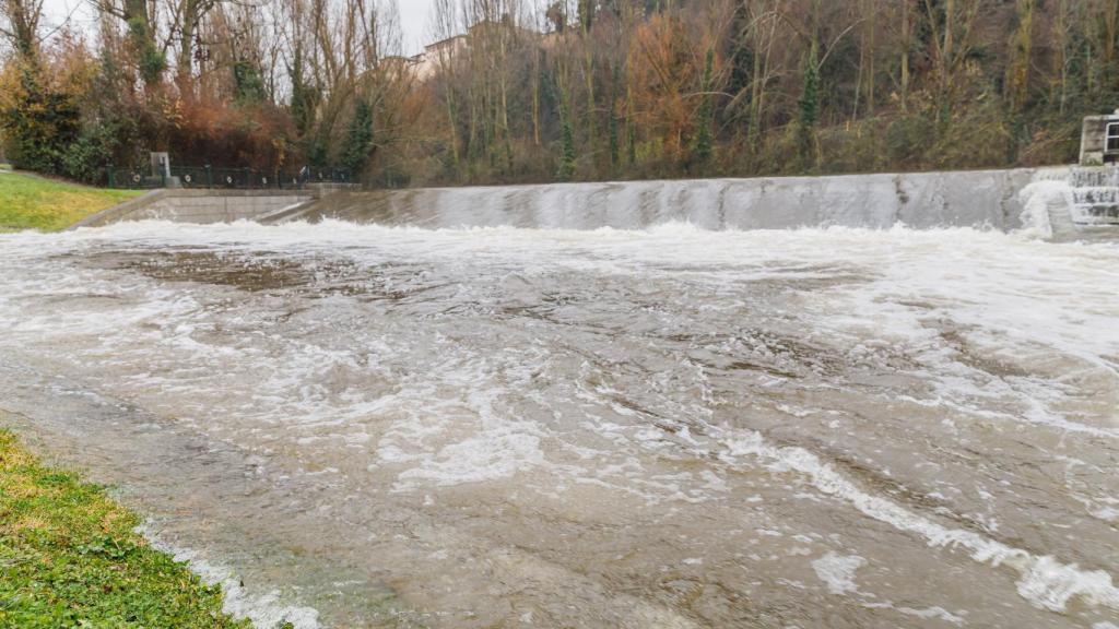 Desbordamiento del Río Eresma a su paso por la presa del Pontón Alto en la provincia de Segovia