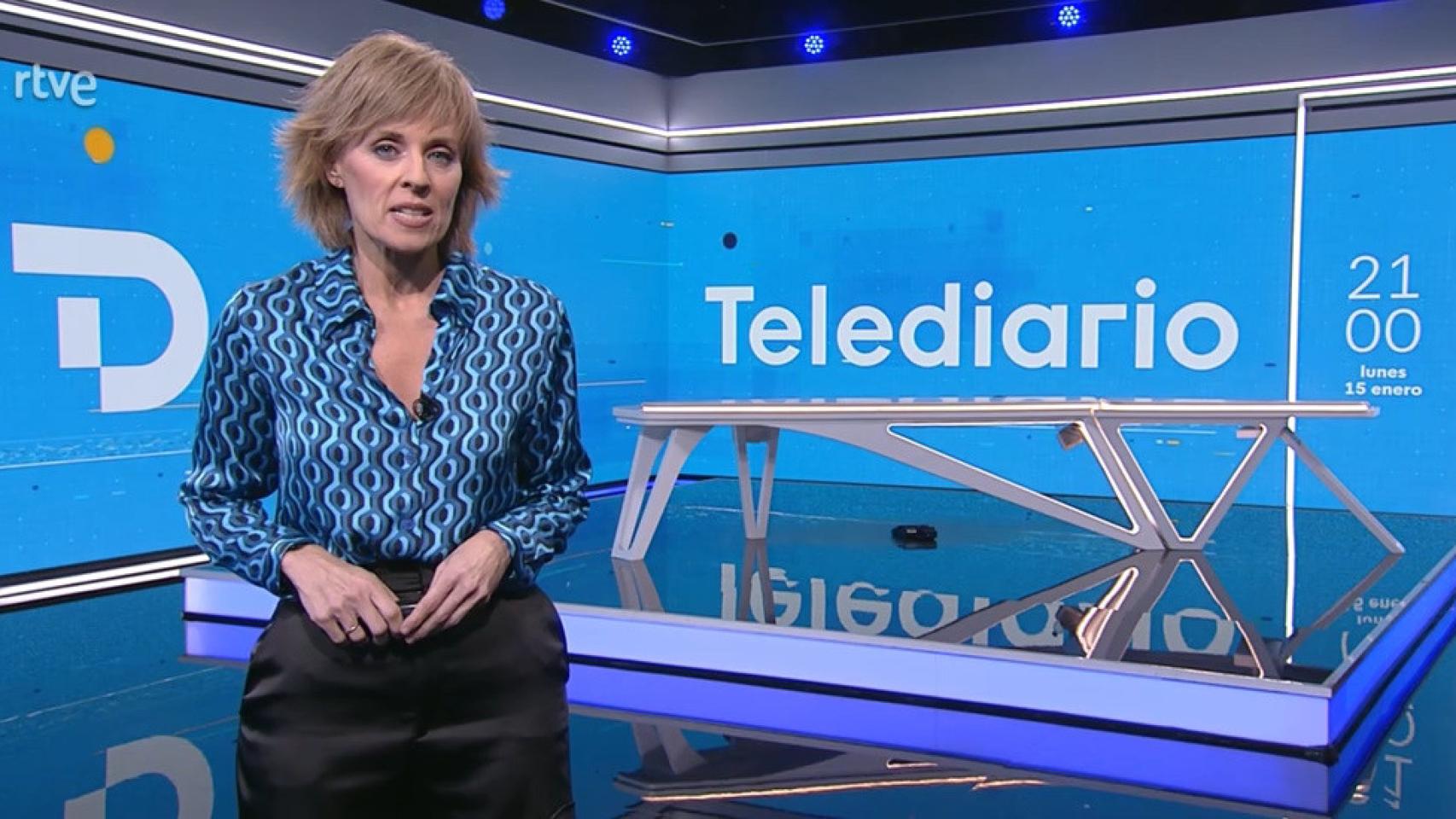 El innecesario cambio del 'Telediario 2' en el debut de Marta Carazo frente a Carlos Franganillo y Vicente Vallés