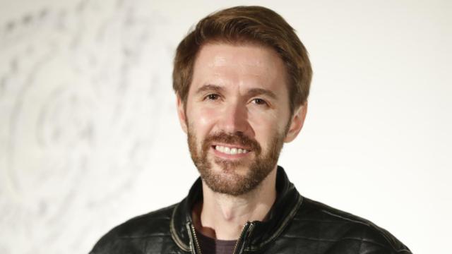 Manuel Martínez Velasco posando en un acto público, en noviembre de 2021, en Madrid.