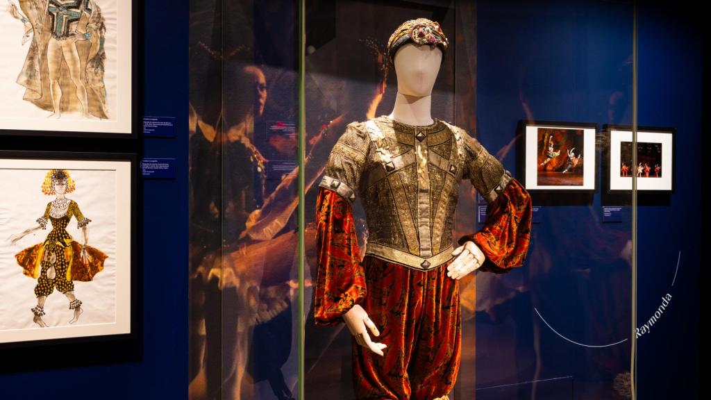 Vista de la exposición 'Rudolf Nuréyev' en la Ópera Garnier. Foto: © E. Bauer