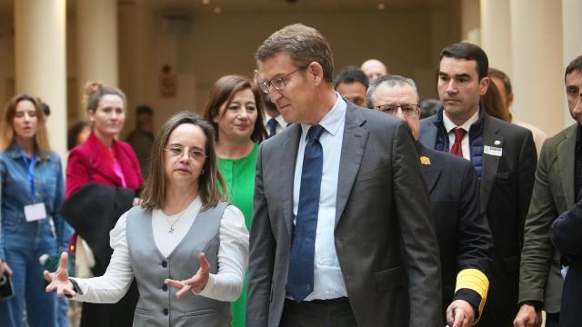 Núñez Feijóo, este martes en el Senado con Mar Galcerán, la primera diputada española con síndrome de Down.