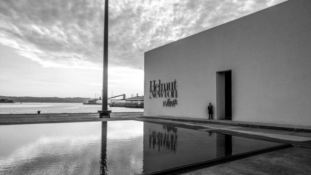 Fachada del Muelle de Batería, donde se situaba la exposición ‘Helmut Newton. Fact & Fiction’, organizada por la Fundación de Marta Ortega