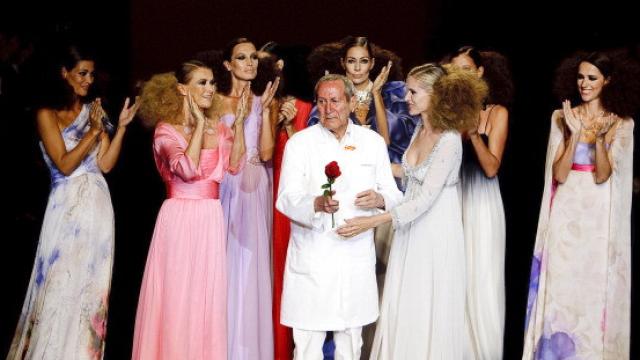 El diseñador Elio Berhanyer en la pasarela Cibeles en 2010.