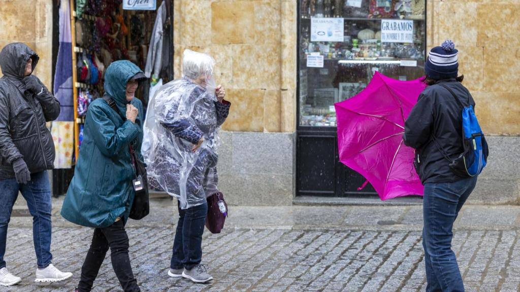Un día de viento y lluvia en Salamanca