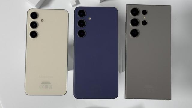 (Izq.-Der.) Samsung Galaxy S24, S24+ y S24 Ultra
