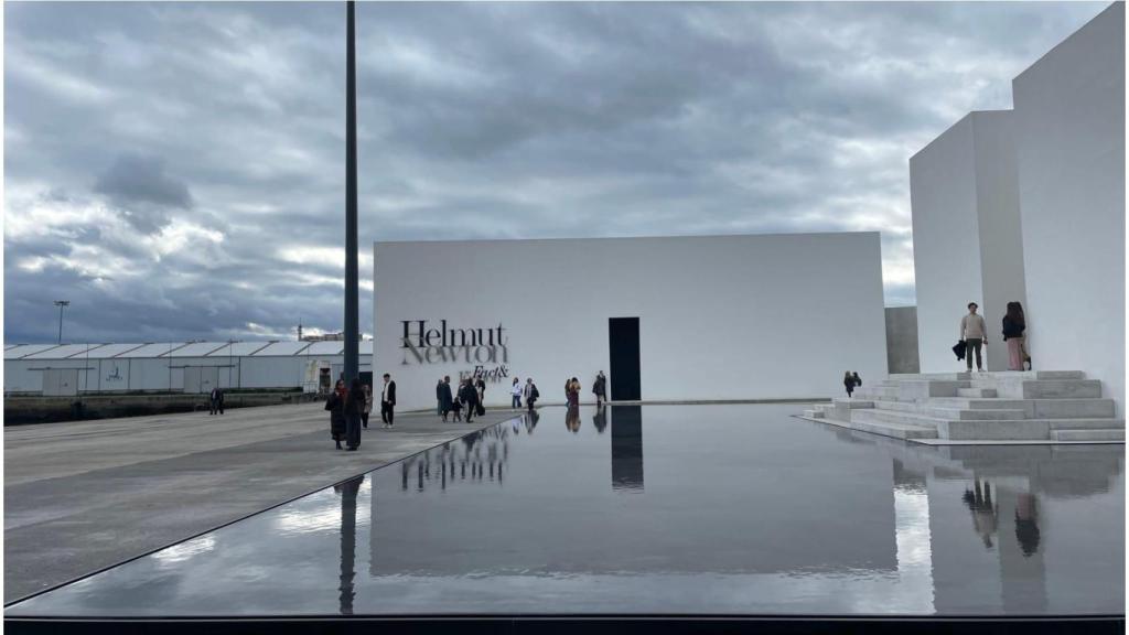 Nave del muelle de Batería, en A Coruña, donde se celebran las exposiciones de la Fundación MOP.