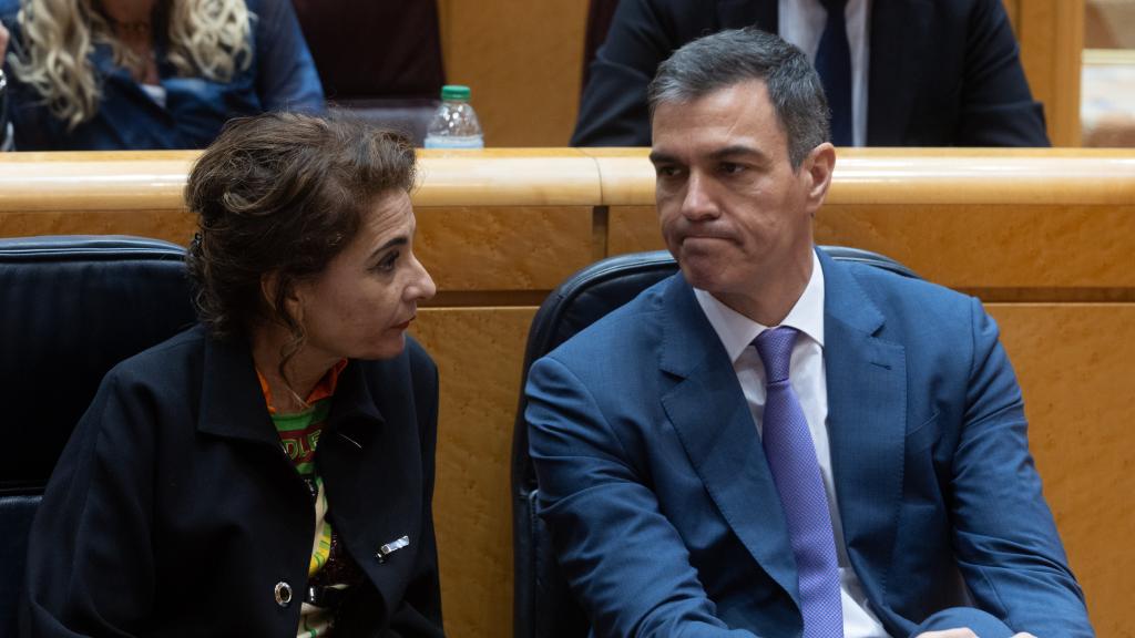 María Jesús Montero y Pedro Sánchez, en el Senado.
