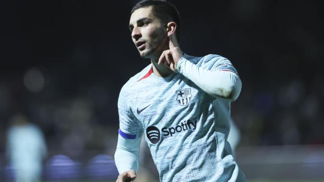 Ferran Torres celebra el gol del Barcelona contra Unionistas.