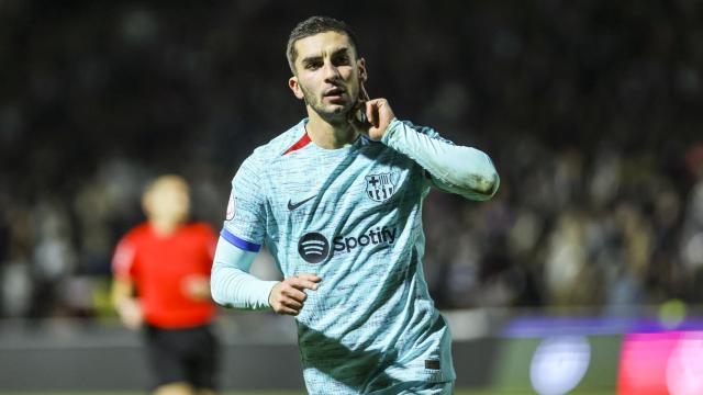 Ferran Torres celebra su gol frente a Unionistas.