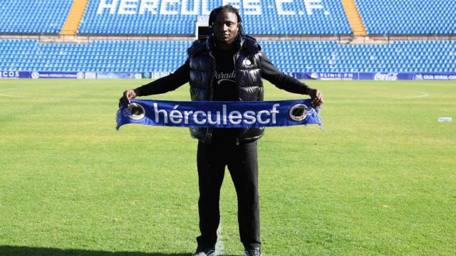 Richmon Dapaah durante su presentación oficial.