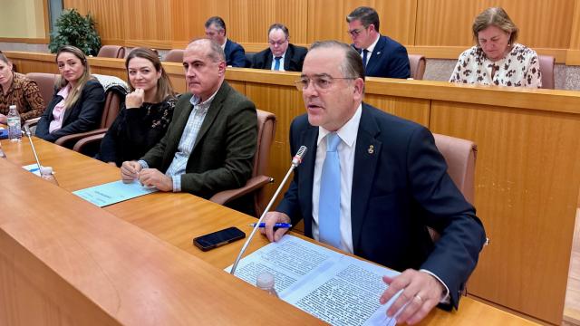 El alcalde de Talavera, José Julián Gregorio, este jueves en pleno extraordinario en el Ayuntamiento