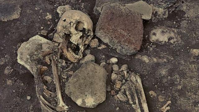 El enterramiento localizado en el Palacio de Hernán Cortés, en Cuernavaca.