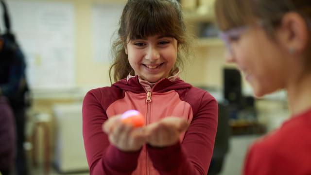 Los beneficios de la educación digital: del trabajo en equipo a la motivación de profesores y alumnos