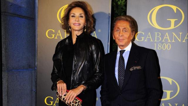 La modelo Naty Abascal y el diseñador Valentino Garavani en la antigua discoteca Gabana.