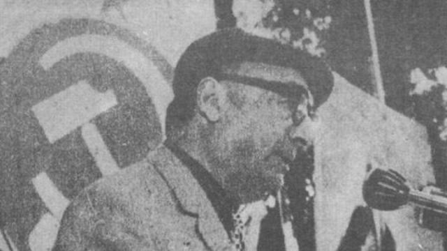 Pablo Neruda en un acto del Partido Comunista, hacia 1970 / Foto: Biblioteca Nacional de Chile.