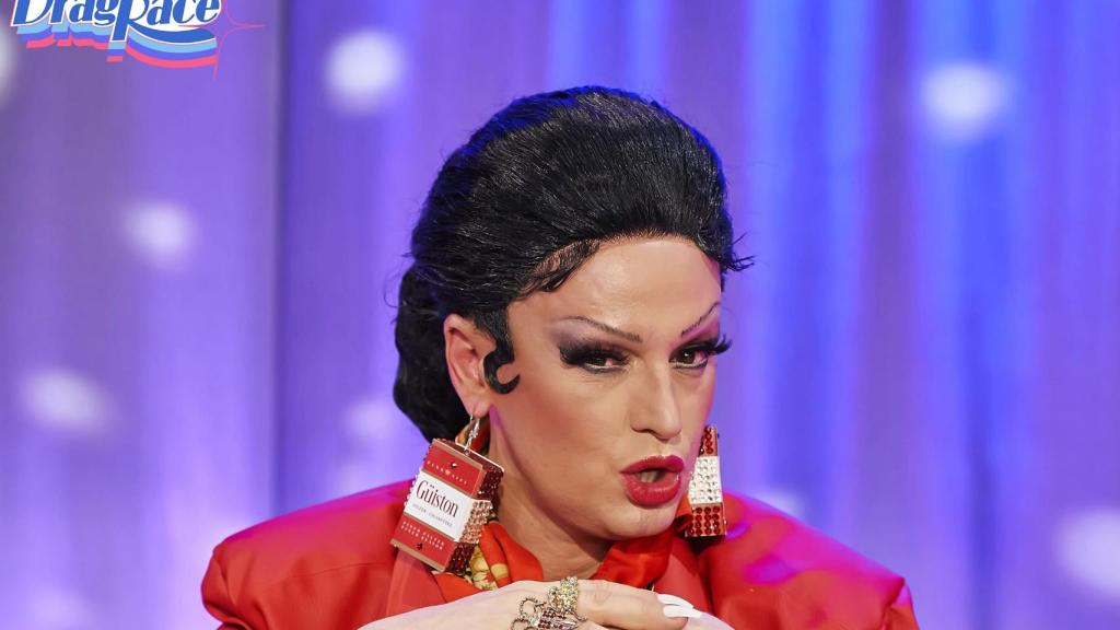 Pink Chadora como Lola Flores