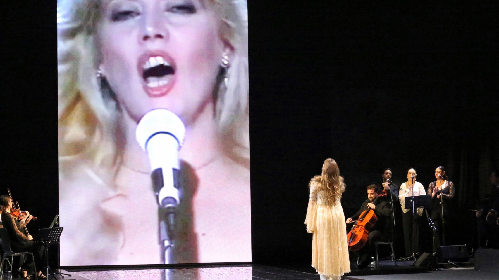 María Toledo resucita a María Jiménez y ambas cantan a dúo