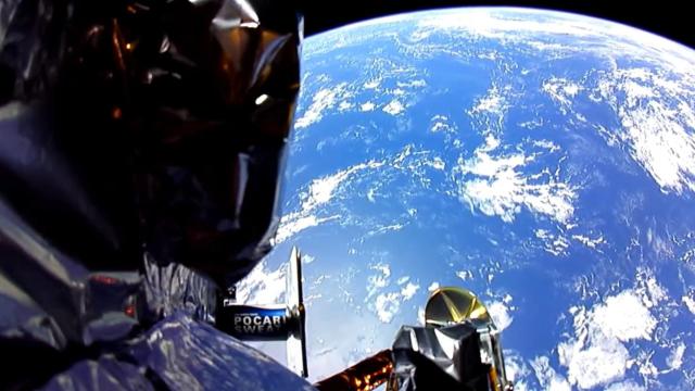 La sonda Peregrino 1 y la Tierra.