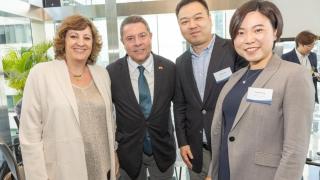 García-Page en Hong Kong junto a su consejera Patricia Franco.