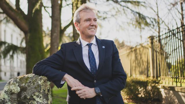 Alfonso Rueda, presidente de Galicia y candidato del PP el 18-F, en su entrevista para El Español