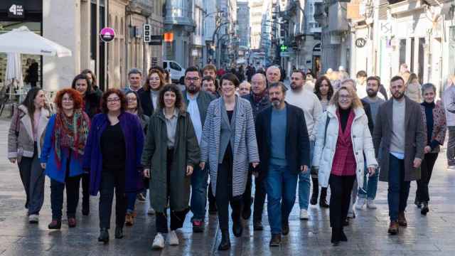 La portavoz nacional del BNG y candidata a la Presidencia de la Xunta, Ana Pontón, junto a miembros de la candidatura en Vigo.