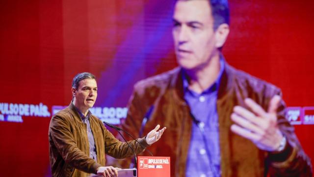 El presidente del Gobierno y secretario general del PSOE, Pedro Sánchez, este domingo en el acto en La Coruña.