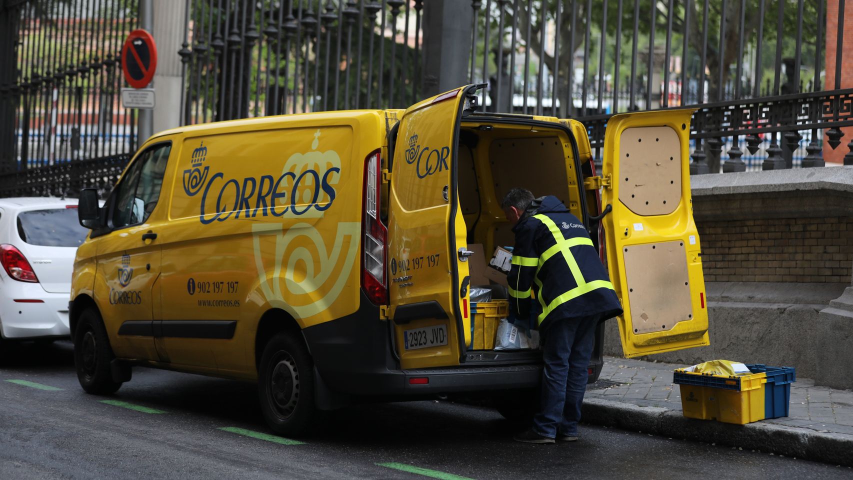 Un trabajador de Correos.
