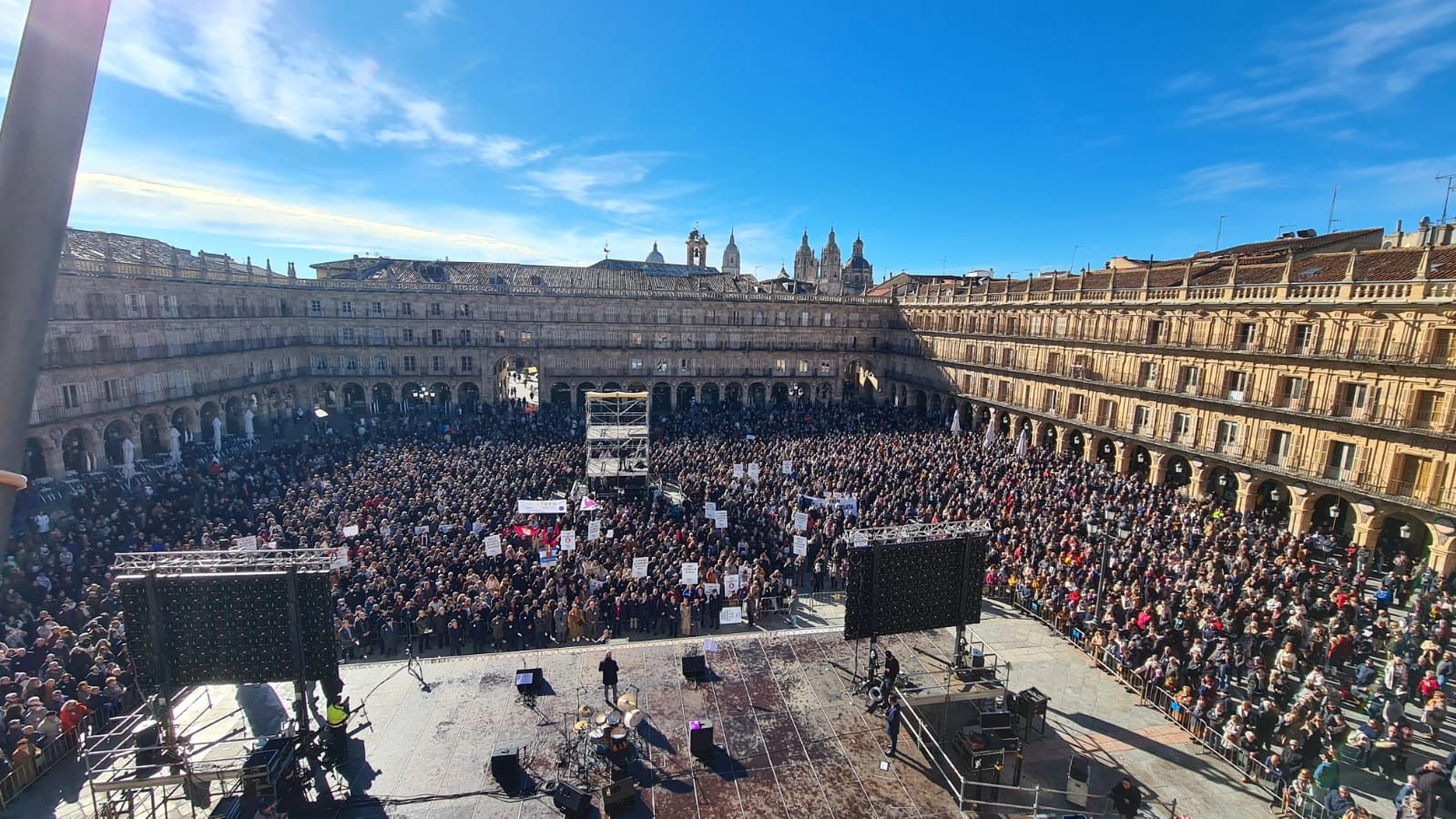 Concentración en Salamanca por un tren con futuro en el año 2024.