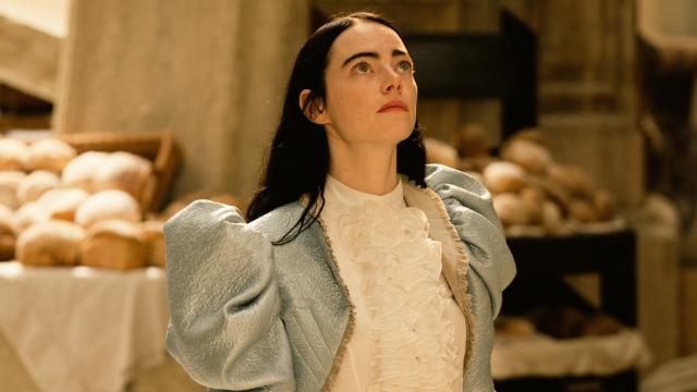 Emma Stone en un momento de 'Pobres criaturas', dirigida por Yorgos Lanthimos