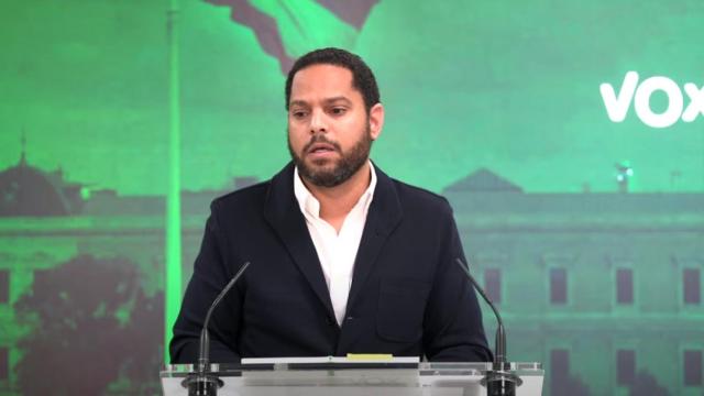 El secretario general de Vox, Ignacio Garriga, este lunes en rueda de prensa.